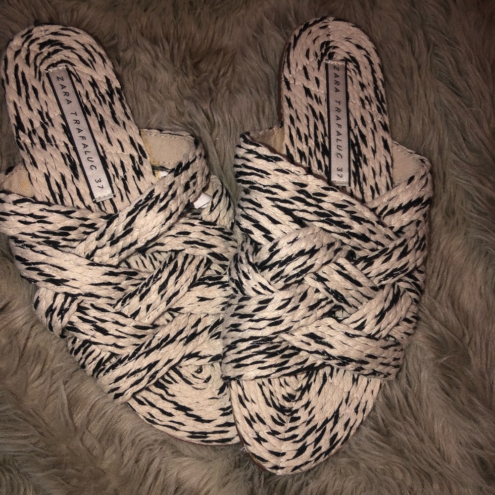 🧿LIKE NEW ZARA TRAFALUC size 37 (6) WOMENS BLACK AND WHITE FLAT ESPADRIL…